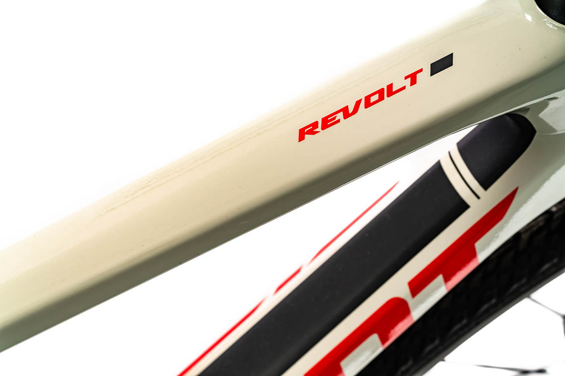 REVOLT ADVANCED 2