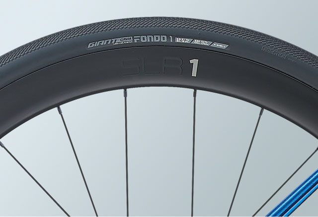 GIANT DEFY ADVANCEDE PRO1装着タイヤ