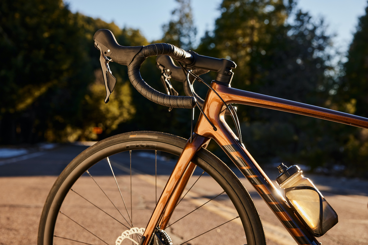 2023 GIANT Bicycles | TCR ADVANCED 2 DISC KOM