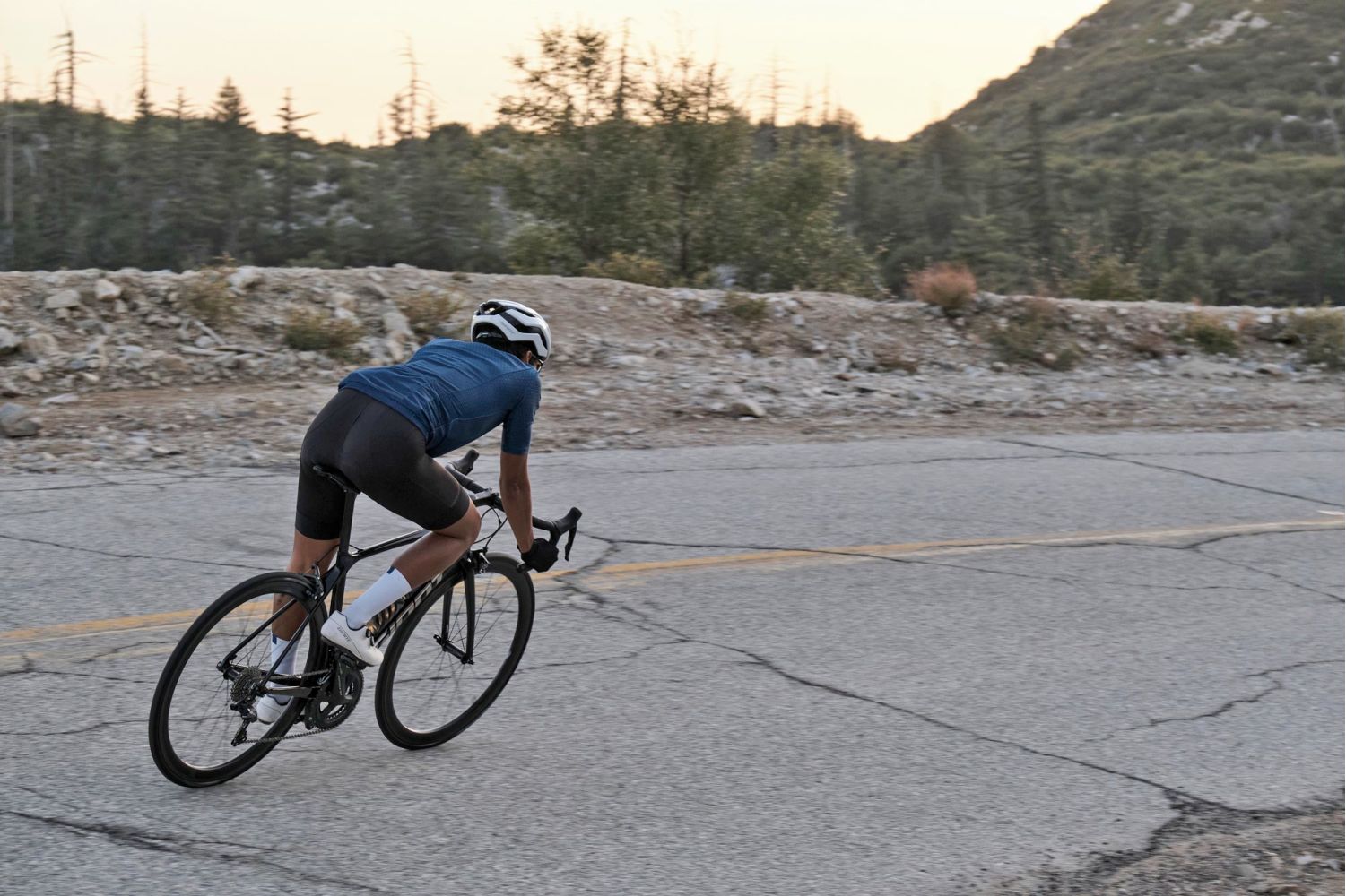 2023 GIANT Bicycles | Showcase FLEET SL SADDLE