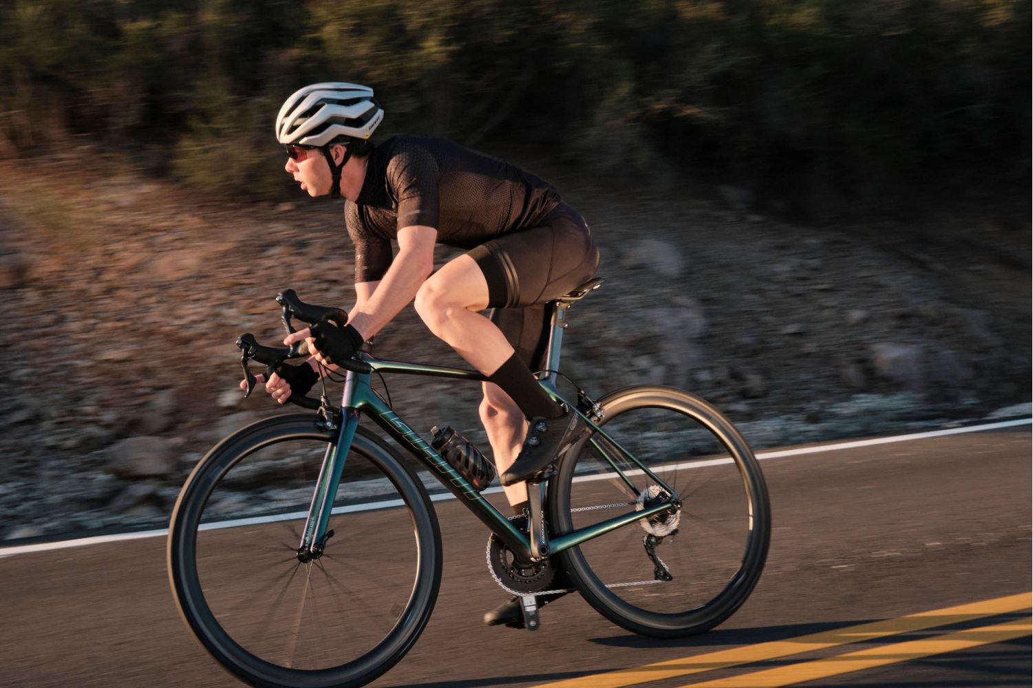 2023 GIANT Bicycles | Showcase FLEET SLR SADDLE