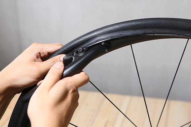tubeless tire installation tool