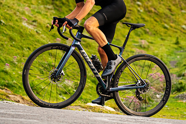 2024 GIANT Bicycles | ON-ROAD